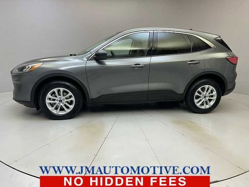 Used 2022 Ford Escape SE w/ Cold Weather Package image 2