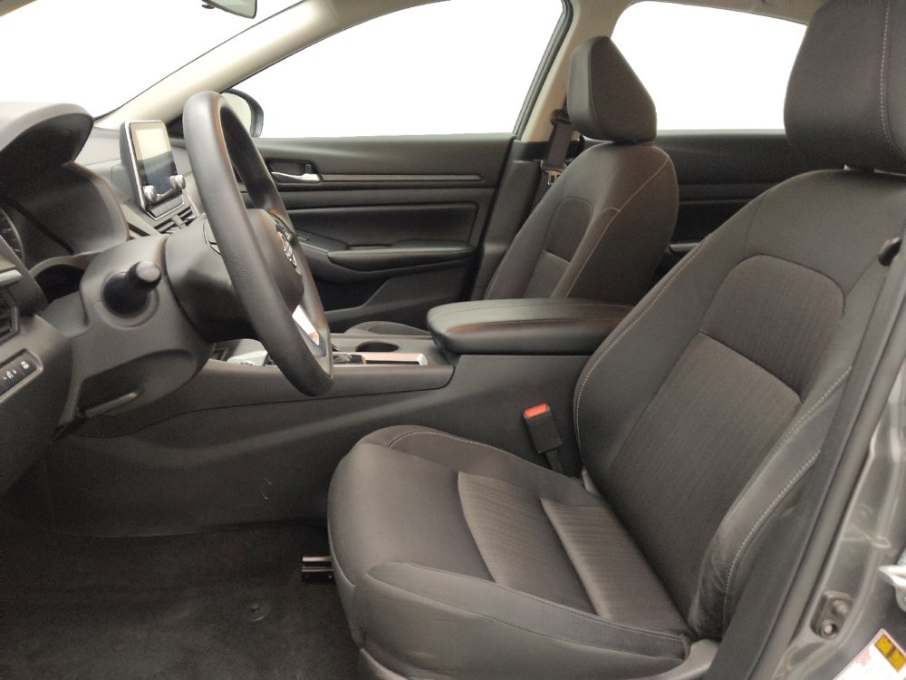 Used 2025 Nissan Altima 2.5 SV FWD image 17