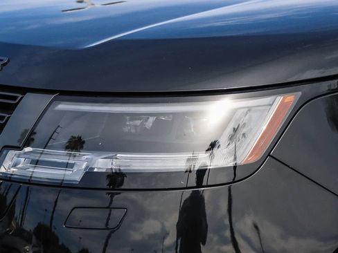 Used 2023 Land Rover Range Rover SE AWD/4WD image 2