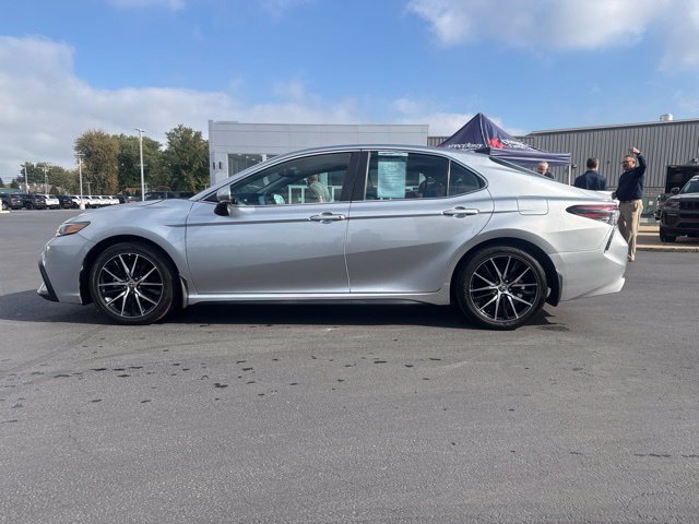 Used 2024 Toyota Camry SE w/ Cold Weather Package FWD image 4