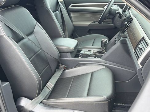Certified 2023 Volkswagen Atlas SE FWD image 8