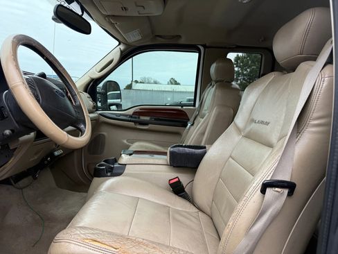 Used 2005 Ford F250 XL image 2