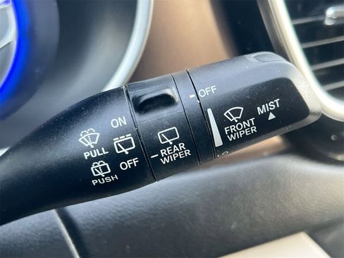 Used 2019 Chrysler Pacifica Touring-L image 26