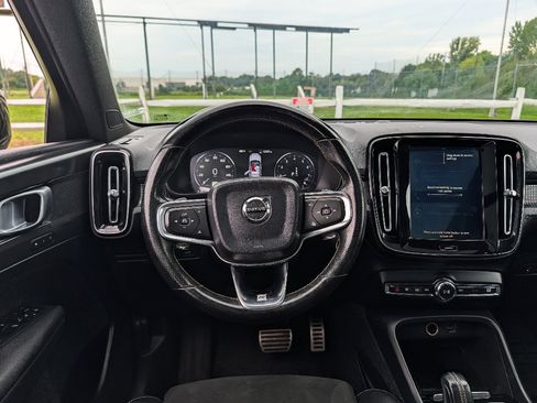 Used 2020 Volvo XC40 T5 R-Design w/ Protection Package Premier AWD/4WD image 29