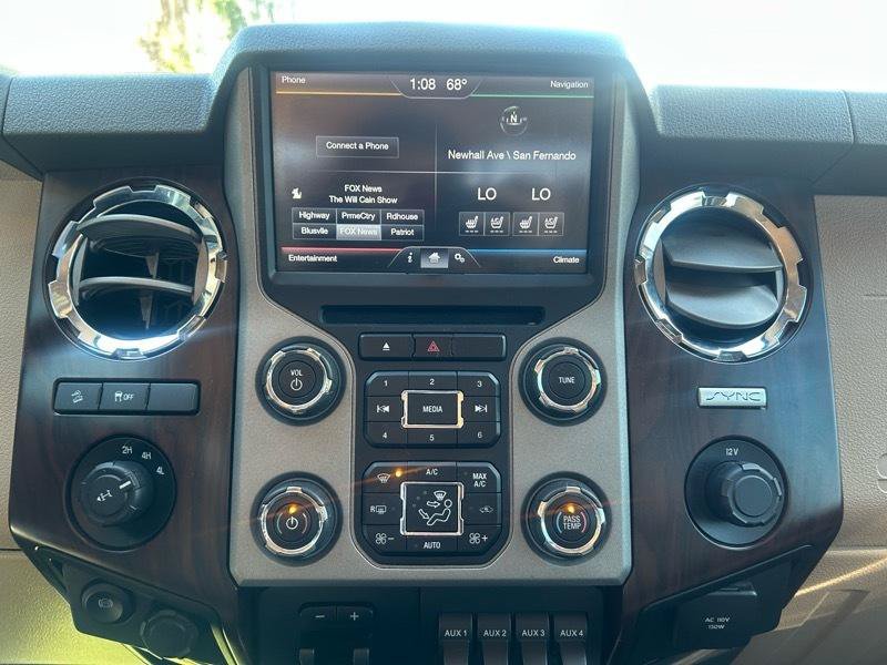 Used 2015 Ford F250 Lariat w/ Lariat Interior Package AWD/4WD image 14