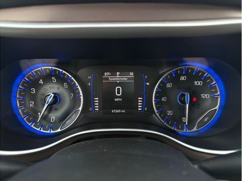 Used 2023 Chrysler Voyager LX FWD image 17