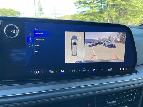 Used 2025 Chevrolet Suburban Z71 image 11