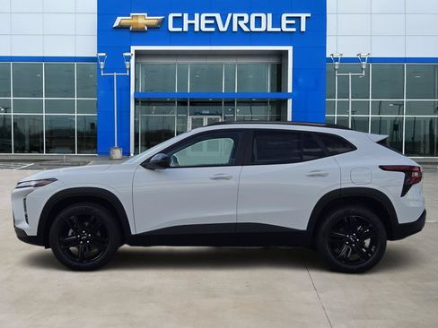 New 2026 Chevrolet Trax ACTIV w/ Sunroof Package FWD image 3