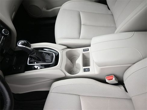 Used 2022 Nissan Rogue Sport SL w/ Premium Package image 9