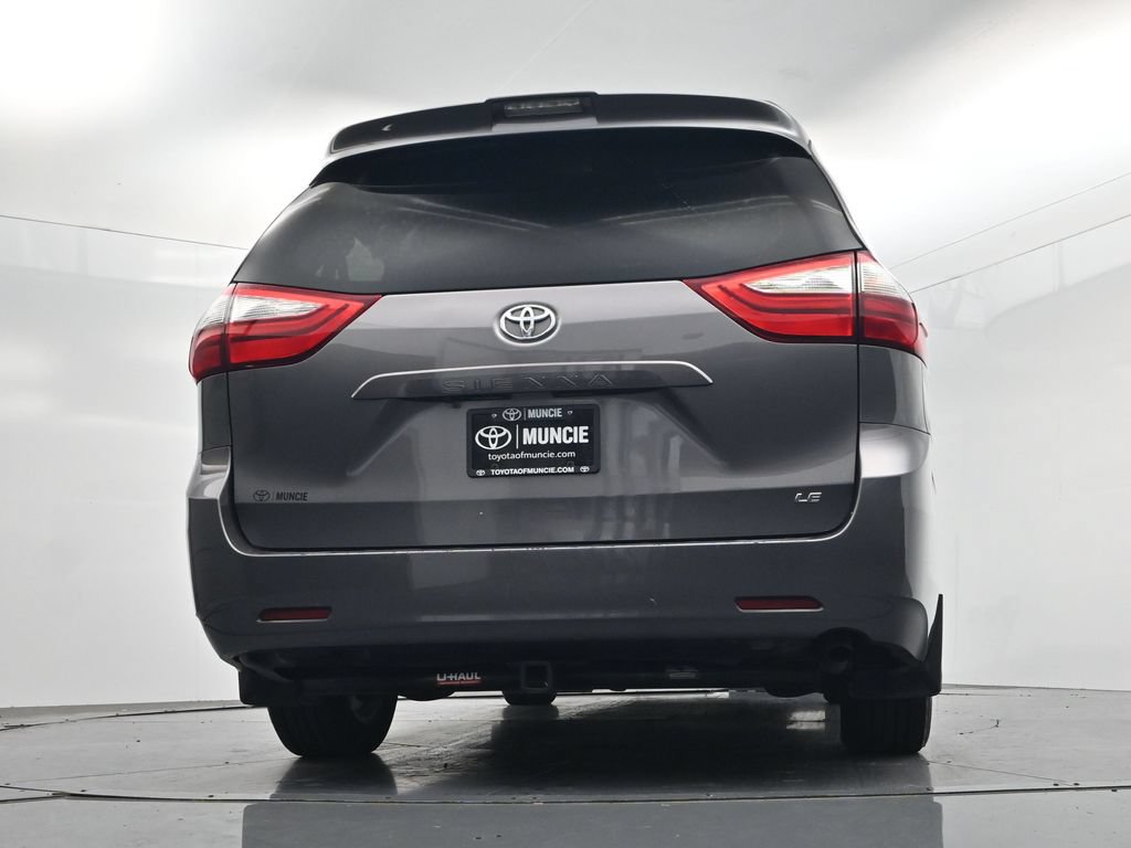 Used 2019 Toyota Sienna LE w/ Carpet Mat Package FWD image 37