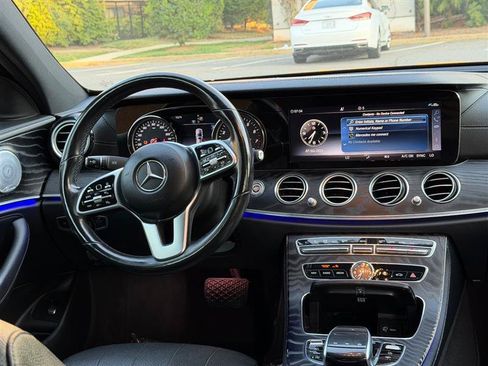 Used 2019 Mercedes-Benz E 300 4MATIC image 31