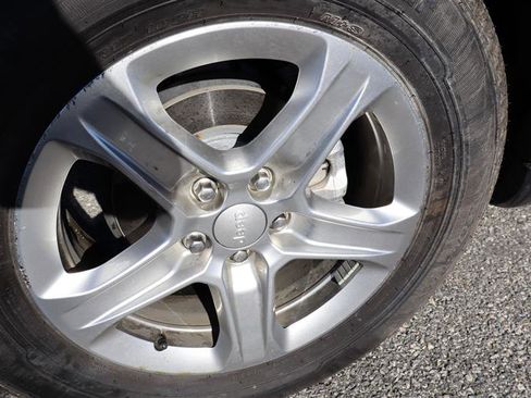 Used 2024 Jeep Compass Latitude image 29