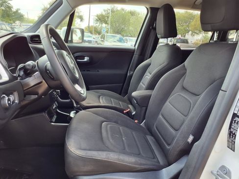 Used 2020 Jeep Renegade Latitude w/ Popular Equipment Group image 17