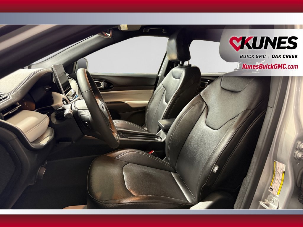 Used 2025 Jeep Compass Limited AWD/4WD image 23