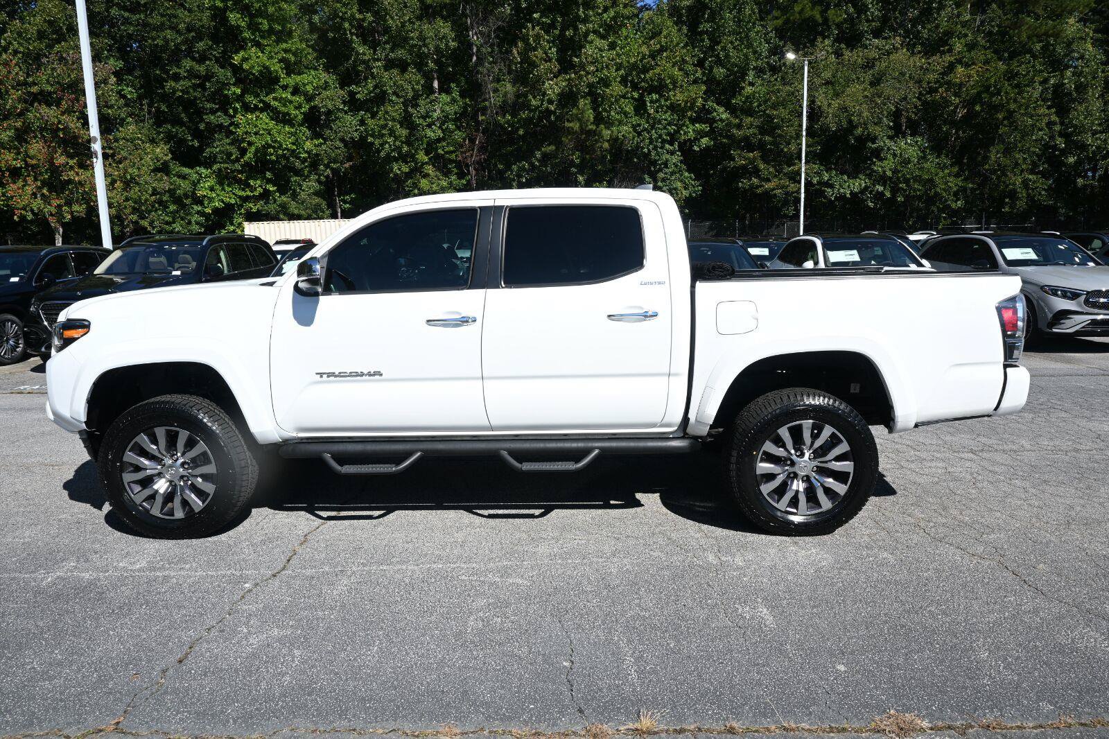 Used 2020 Toyota Tacoma Limited RWD image 3