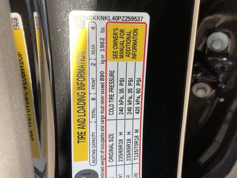 Used 2023 GMC Acadia SLE image 28