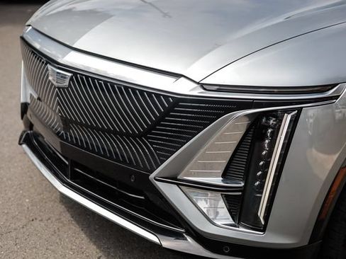 Used 2024 Cadillac Lyriq Tech AWD/4WD image 9