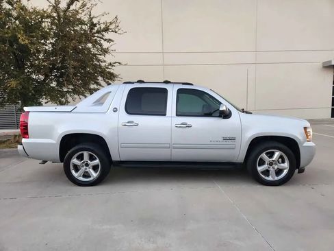 Used 2013 Chevrolet Avalanche LT w/ Texas Edition image 11