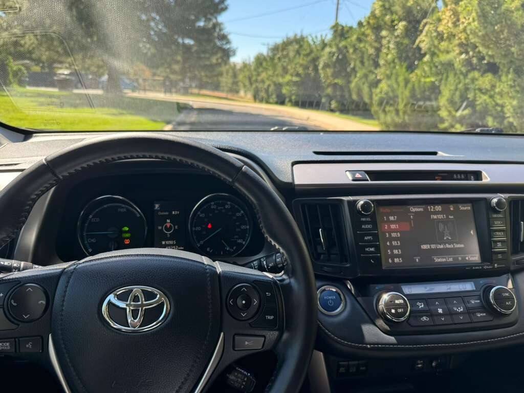 Used 2018 Toyota RAV4 XLE AWD/4WD image 11