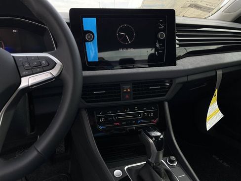 New 2025 Volkswagen Jetta SE image 19