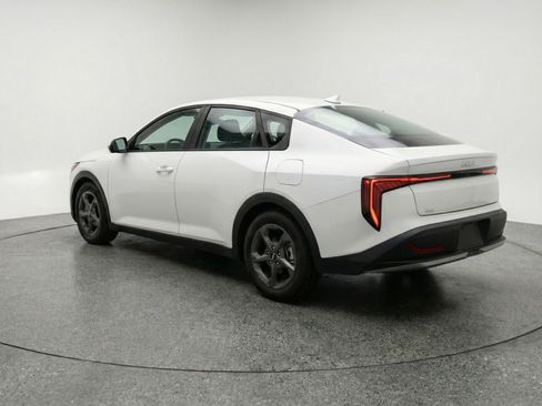 Used 2025 Kia K4 LXS image 6