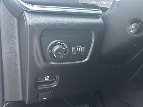 Used 2024 Jeep Grand Cherokee Overland image 9