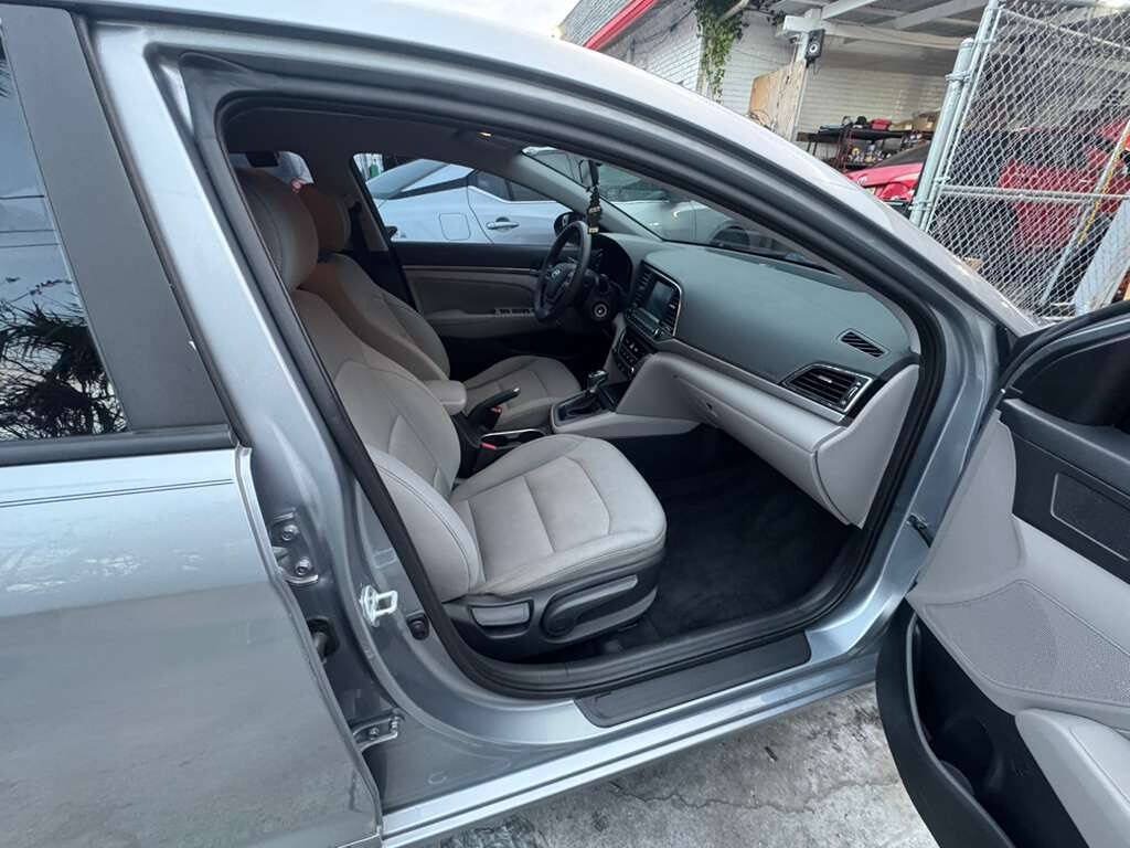 Used 2017 Hyundai Elantra SE FWD image 15