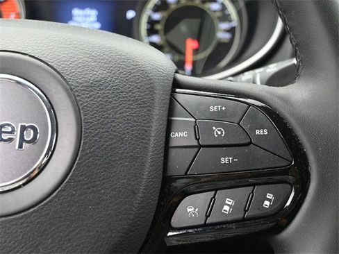 Used 2023 Jeep Cherokee Altitude Lux image 21