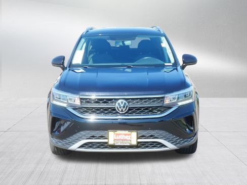 Used 2022 Volkswagen Taos SE AWD/4WD image 2