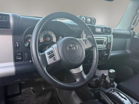 Used 2014 Toyota FJ Cruiser 4WD w/ Upgrade Package image 11