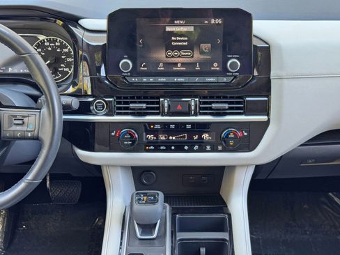 Used 2022 Nissan Pathfinder SV w/ SV Premium Package image 23