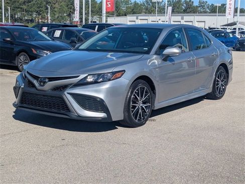 Used 2024 Toyota Camry SE image 7