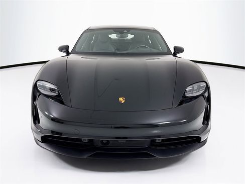 Used 2022 Porsche Taycan image 6