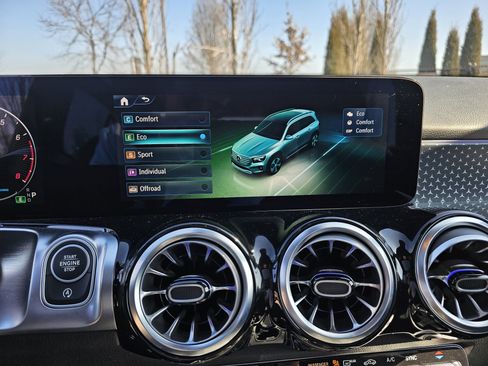 Certified 2025 Mercedes-Benz GLB 250 4MATIC image 27