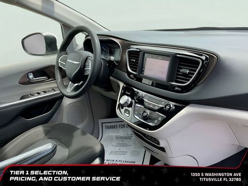 Used 2023 Chrysler Voyager LX FWD image 10