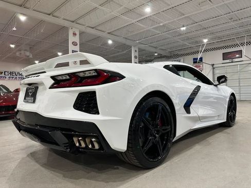 Used 2024 Chevrolet Corvette Stingray Preferred Cpe w/ Z51 Performance Package RWD image 3