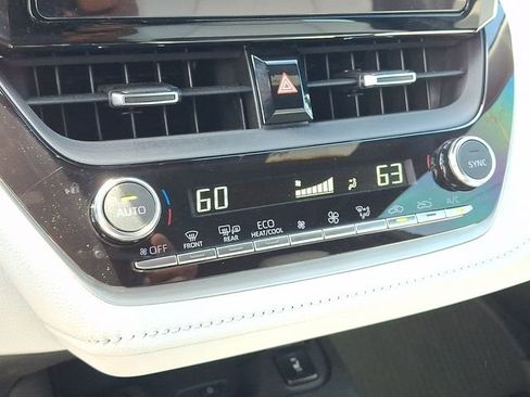 Used 2025 Toyota Corolla XSE FWD image 11