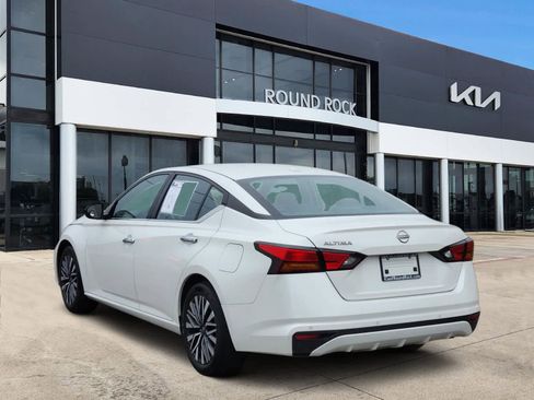 Used 2025 Nissan Altima 2.5 SV FWD image 6