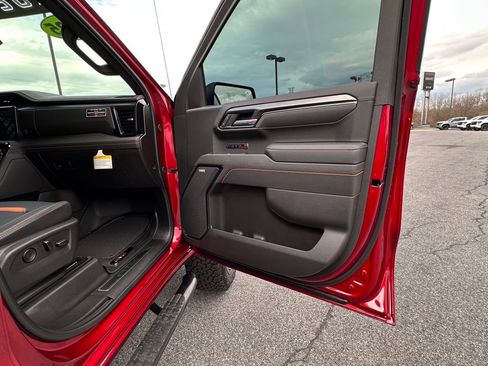 Used 2025 GMC Sierra 1500 AT4 w/ AT4 Premium Package AWD/4WD image 13