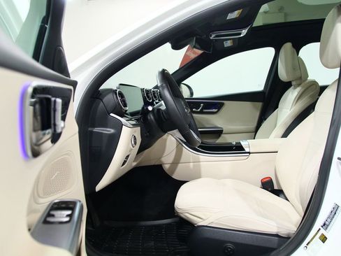 Certified 2025 Mercedes-Benz C 300 4MATIC Sedan image 4