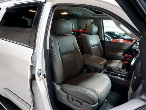 Used 2022 Toyota Sequoia Platinum AWD/4WD image 51