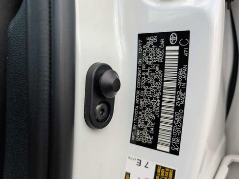 Used 2017 Toyota Prius Prime Advanced image 27