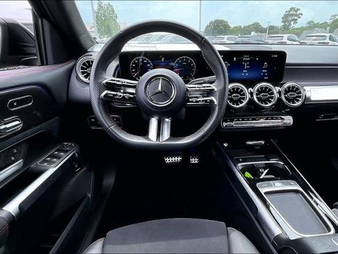 Used 2024 Mercedes-Benz GLB 250 image 8
