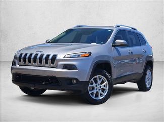 Used 2018 Jeep Cherokee Latitude Plus w/ Cold Weather Group AWD/4WD video 4