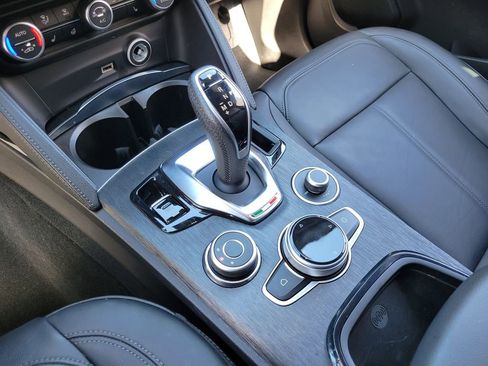 Used 2024 Alfa Romeo Stelvio Sprint image 15