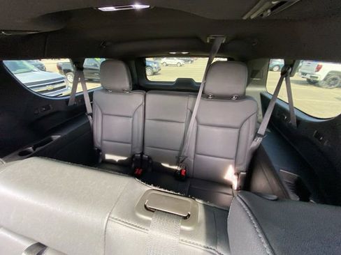 Used 2023 Chevrolet Suburban LT w/ LT Signature Plus Package image 11