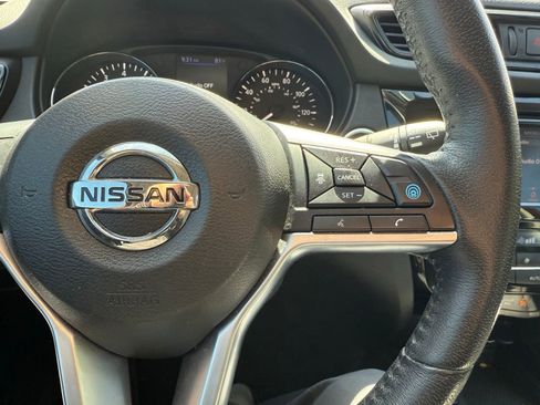 Used 2020 Nissan Rogue SL w/ Premium Package FWD image 17