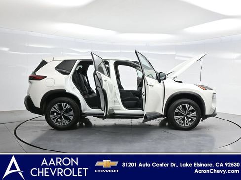 Used 2023 Nissan Rogue SV FWD image 3