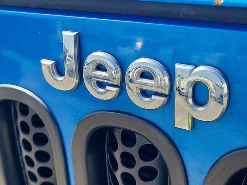 Used 2015 Jeep Wrangler Unlimited Rubicon w/ Connectivity Group AWD/4WD image 13
