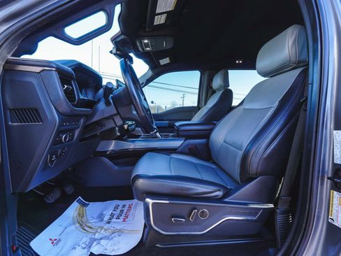 Used 2022 Ford F150 Lightning Lariat image 31